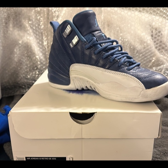 Air Jordan 12 Retro SE (GS) - Picture 3 of 9